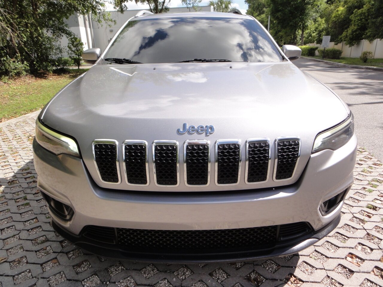 2019 Jeep Cherokee Latitude Plus   - Photo 3 - Deland, FL 32720