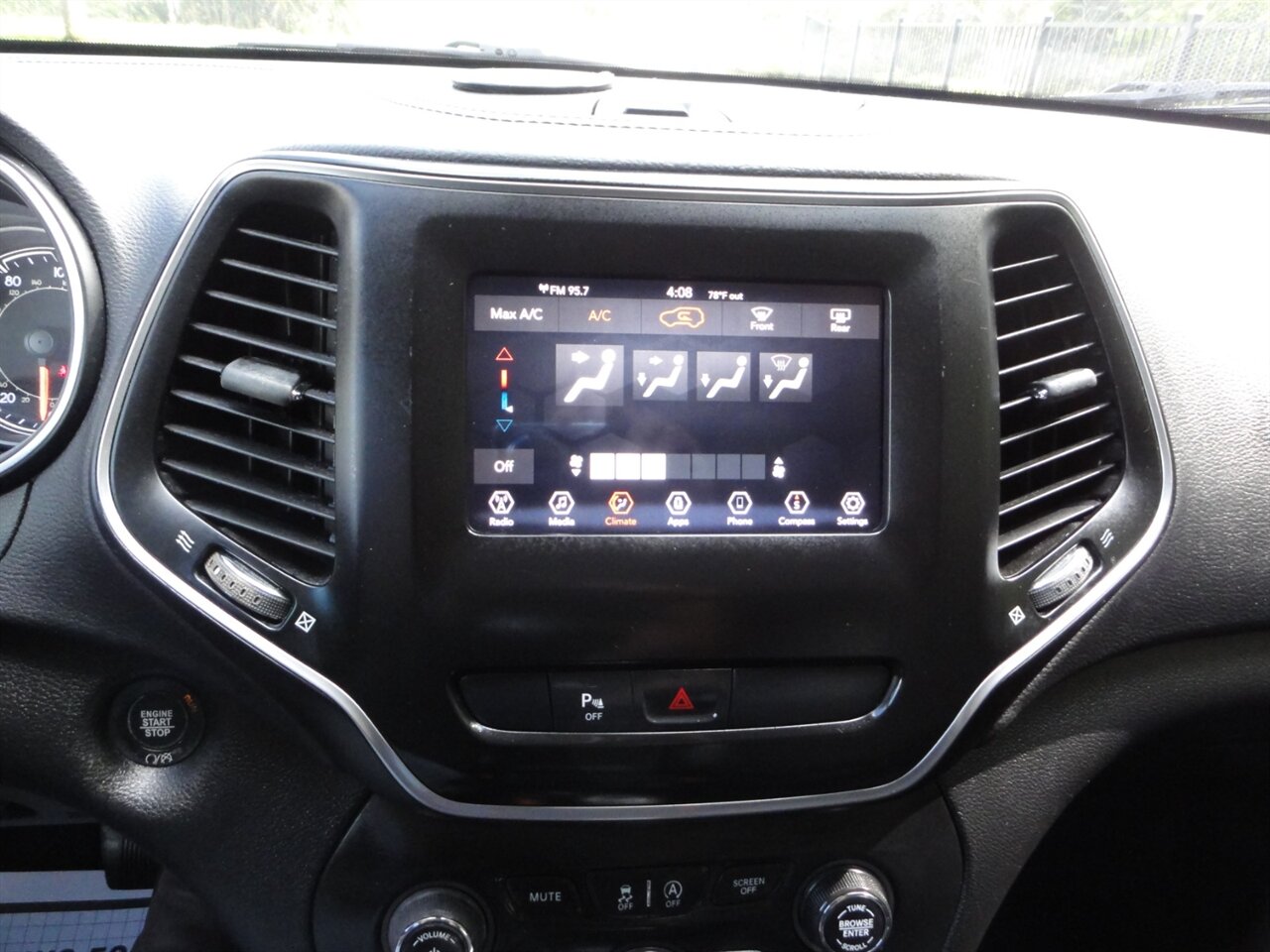 2019 Jeep Cherokee Latitude Plus   - Photo 50 - Deland, FL 32720