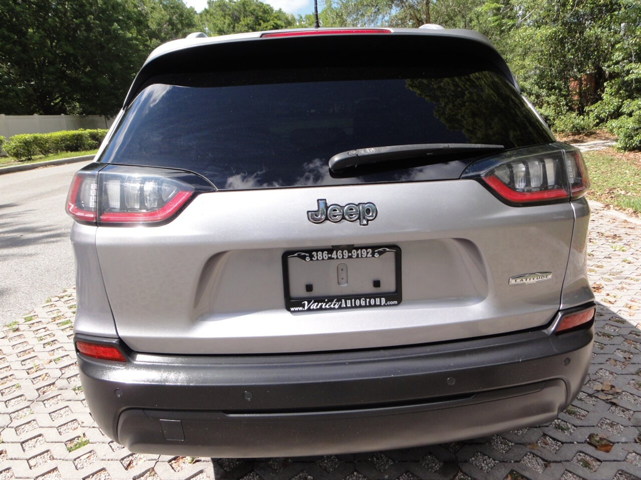 2019 Jeep Cherokee Latitude Plus   - Photo 13 - Deland, FL 32720