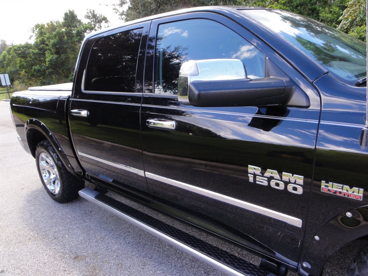 2013 RAM 1500 Laramie 4X4 - Photo 10 - Deland, FL 32720