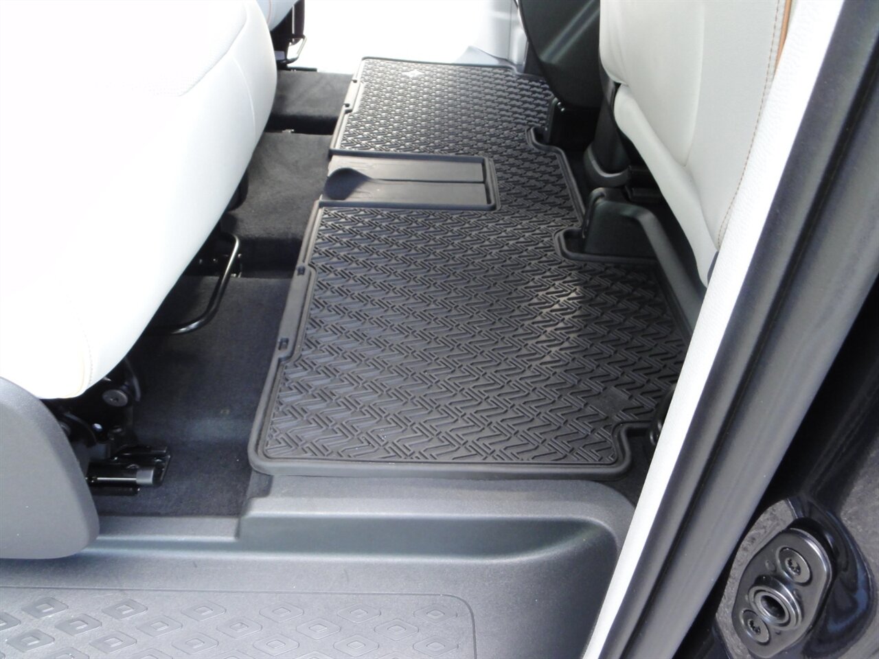 2025 Volkswagen ID. Buzz Pro S Plus   - Photo 36 - Deland, FL 32720