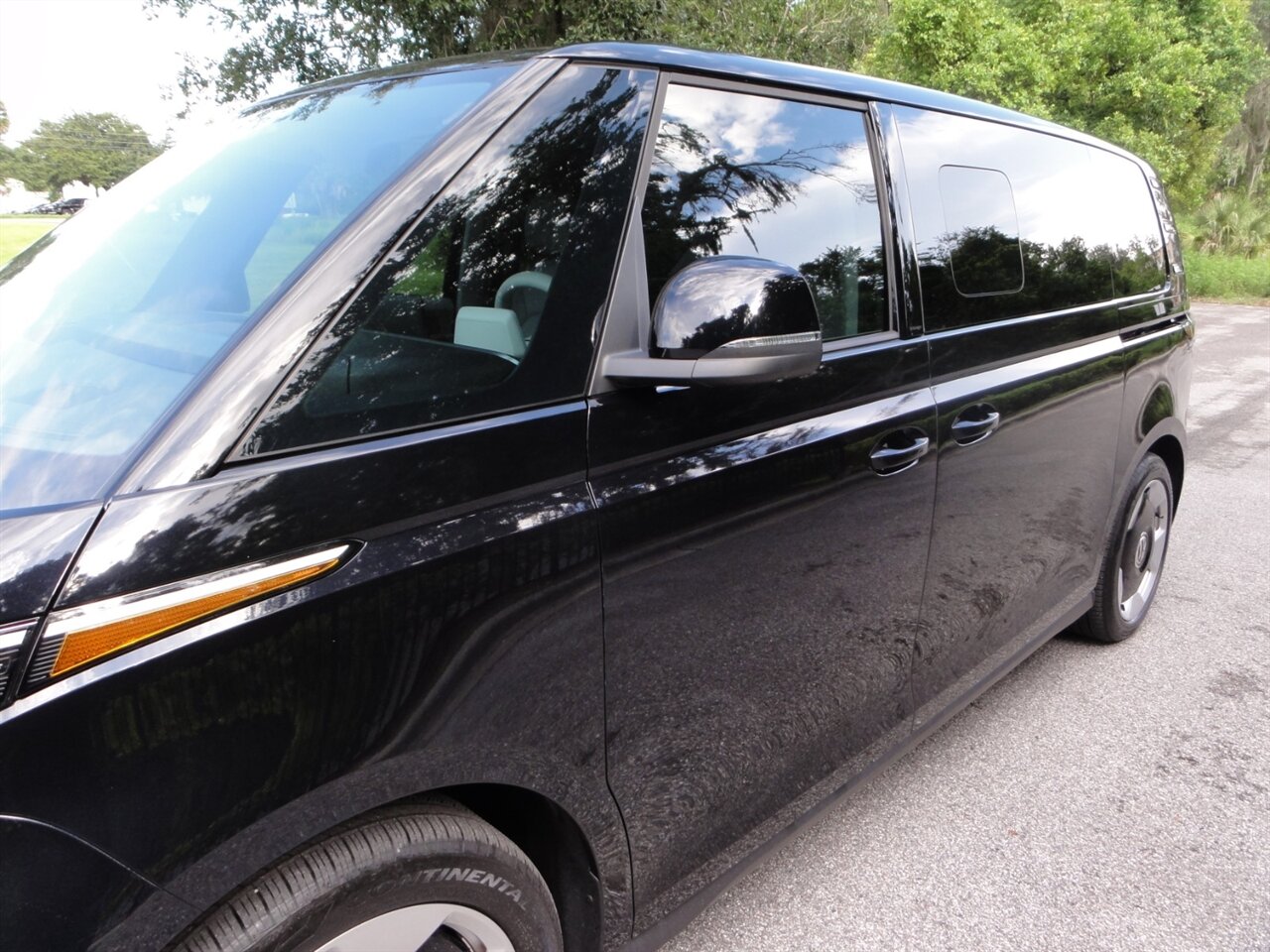 2025 Volkswagen ID. Buzz Pro S Plus   - Photo 9 - Deland, FL 32720