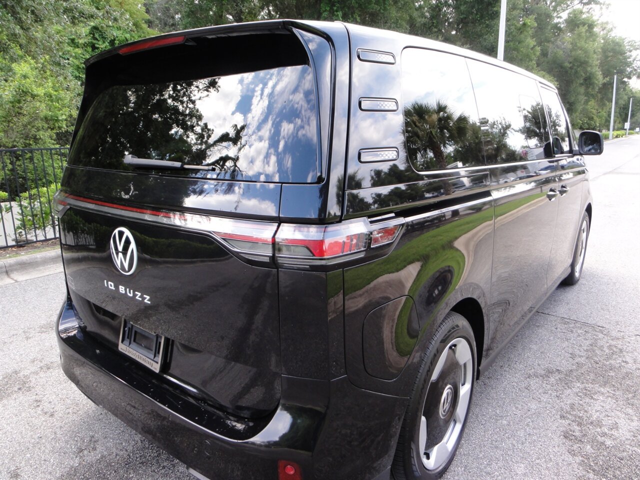 2025 Volkswagen ID. Buzz Pro S Plus   - Photo 3 - Deland, FL 32720