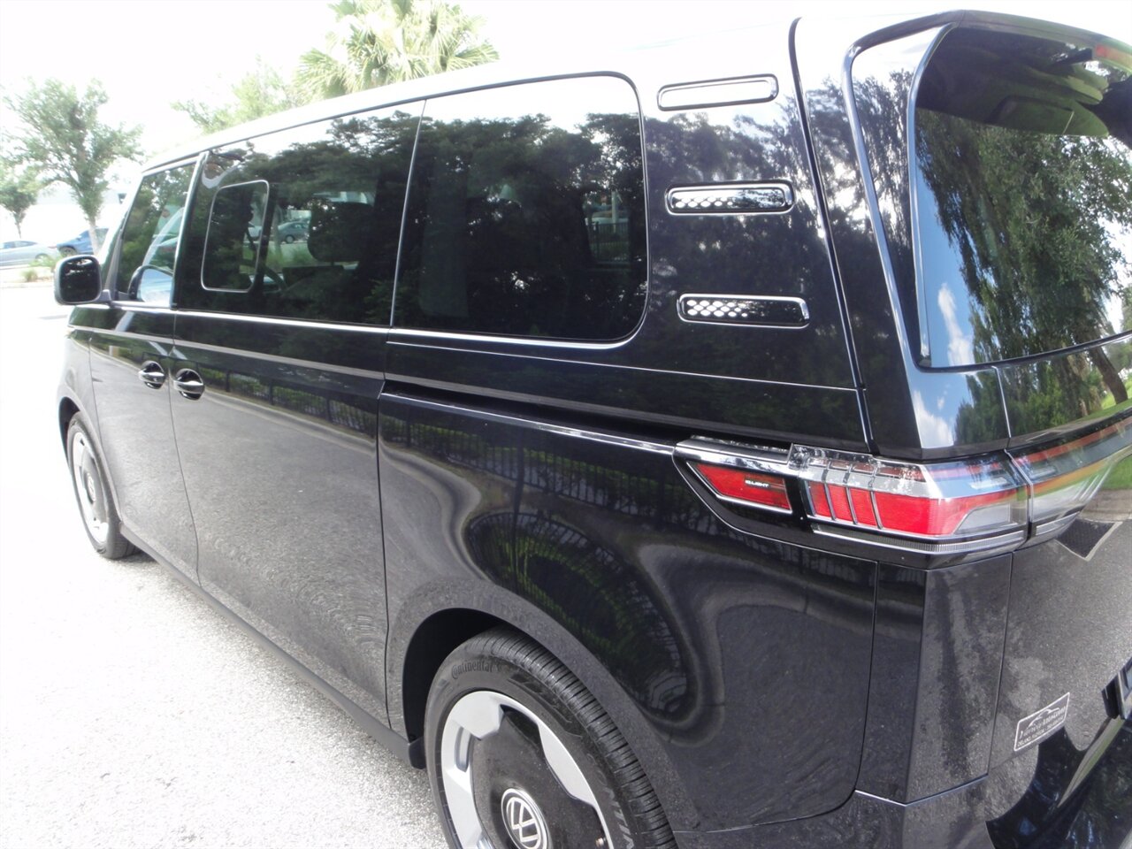 2025 Volkswagen ID. Buzz Pro S Plus   - Photo 12 - Deland, FL 32720