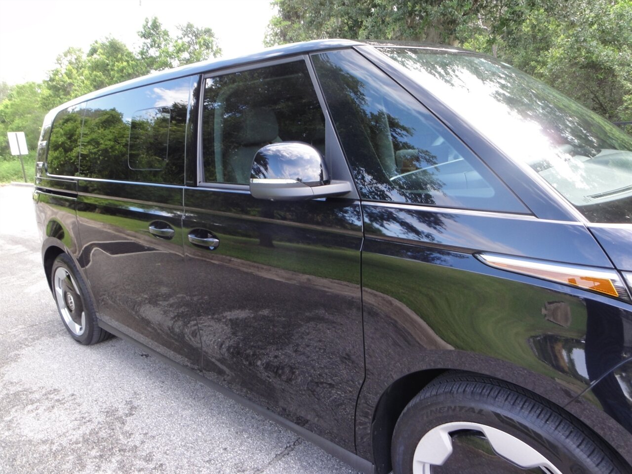 2025 Volkswagen ID. Buzz Pro S Plus   - Photo 8 - Deland, FL 32720