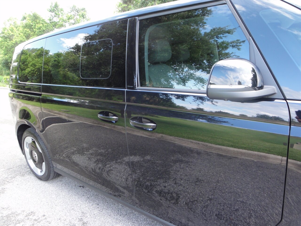 2025 Volkswagen ID. Buzz Pro S Plus   - Photo 10 - Deland, FL 32720