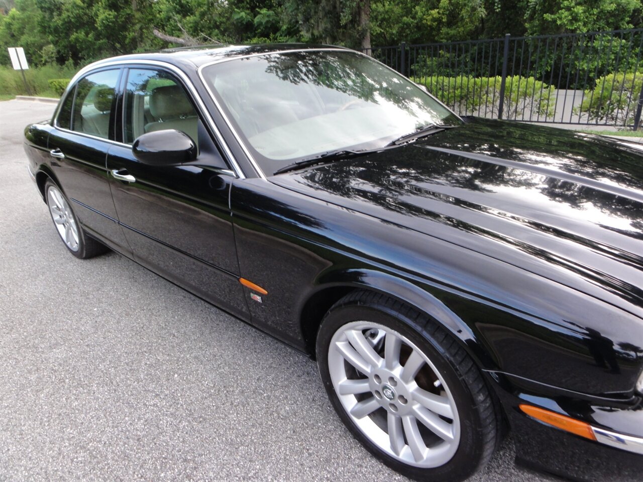 2004 Jaguar XJR Ultra premium - Photo 9 - Deland, FL 32720