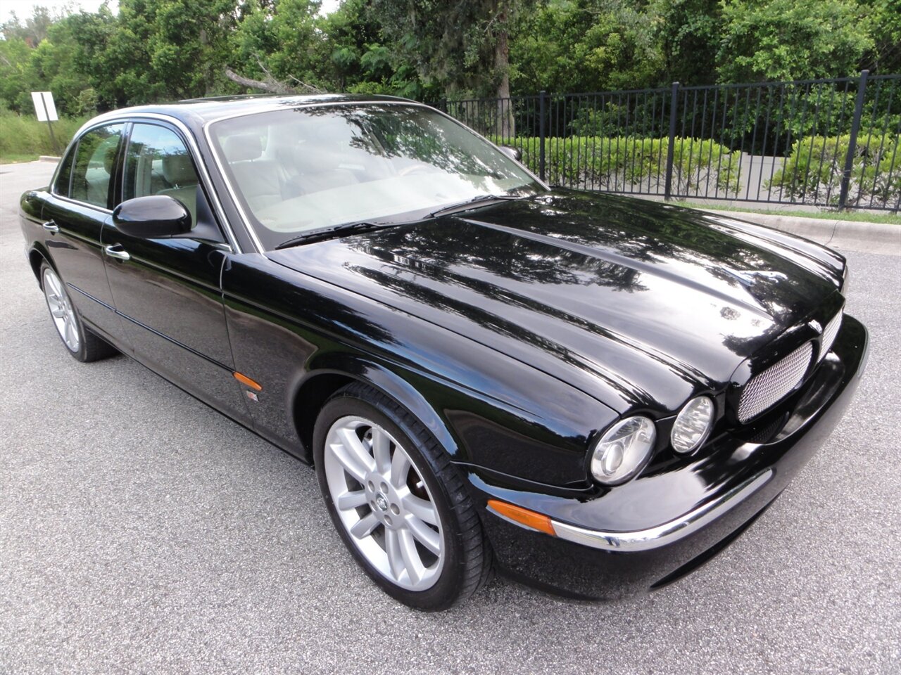 2004 Jaguar XJR Ultra premium   - Photo 1 - Deland, FL 32720