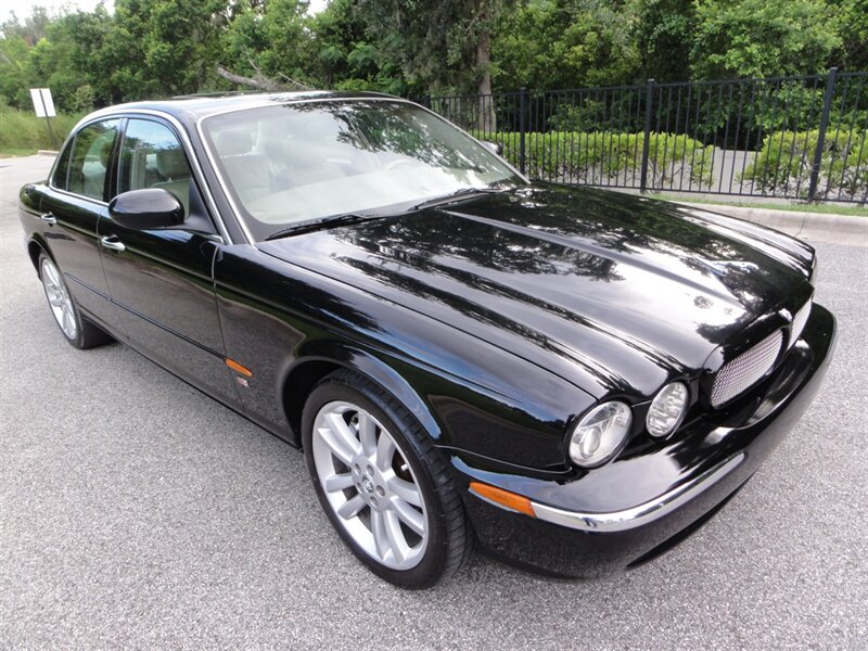 2004 Jaguar XJR Ultra premium  