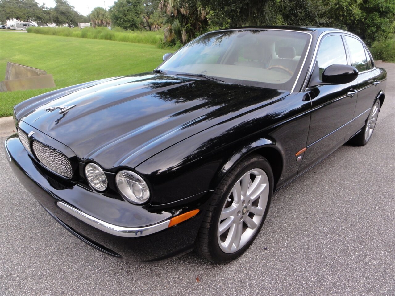 2004 Jaguar XJR Ultra premium - Photo 2 - Deland, FL 32720