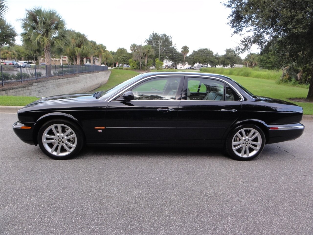 2004 Jaguar XJR Ultra premium - Photo 17 - Deland, FL 32720