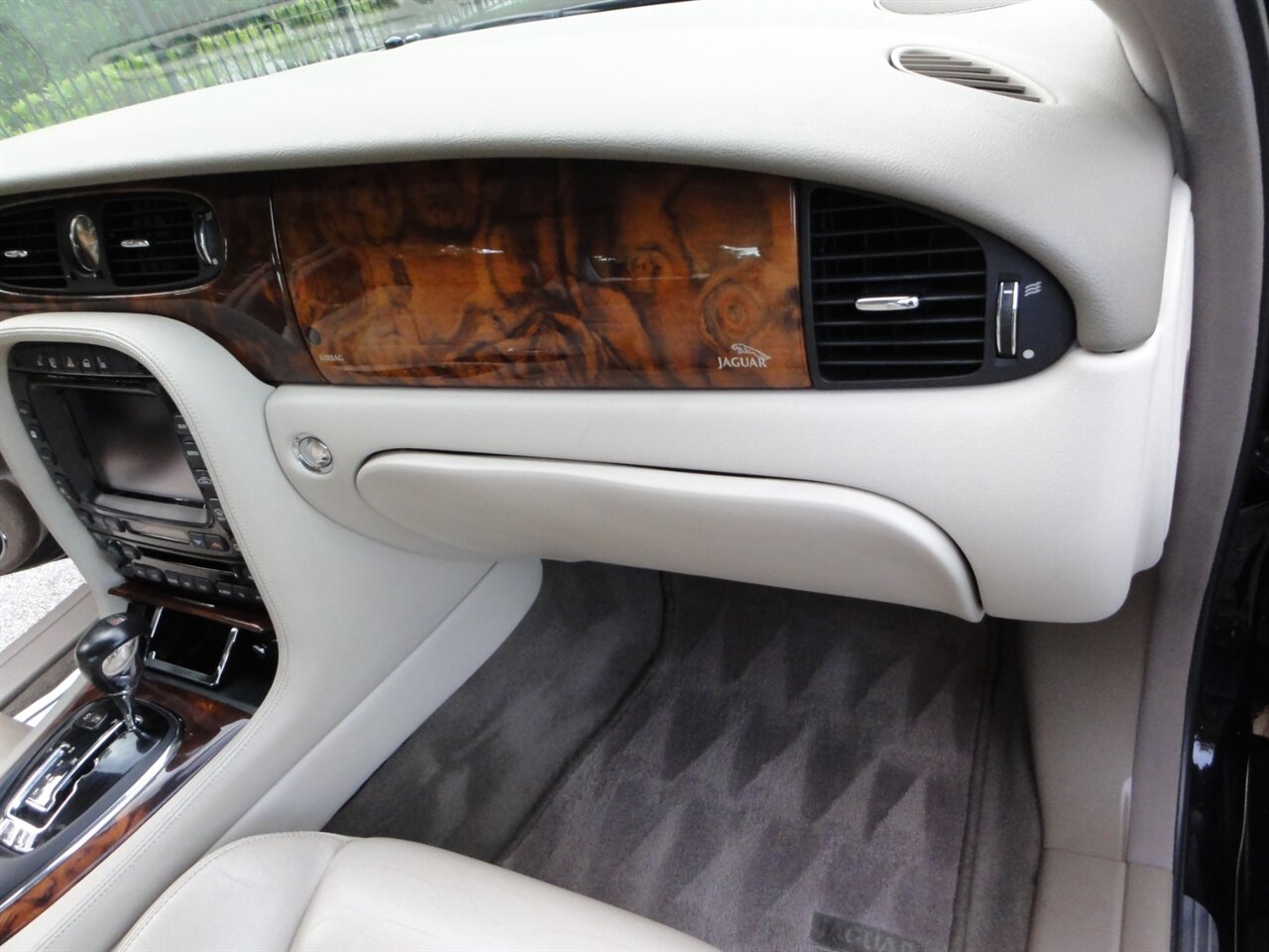 2004 Jaguar XJR Ultra premium - Photo 44 - Deland, FL 32720