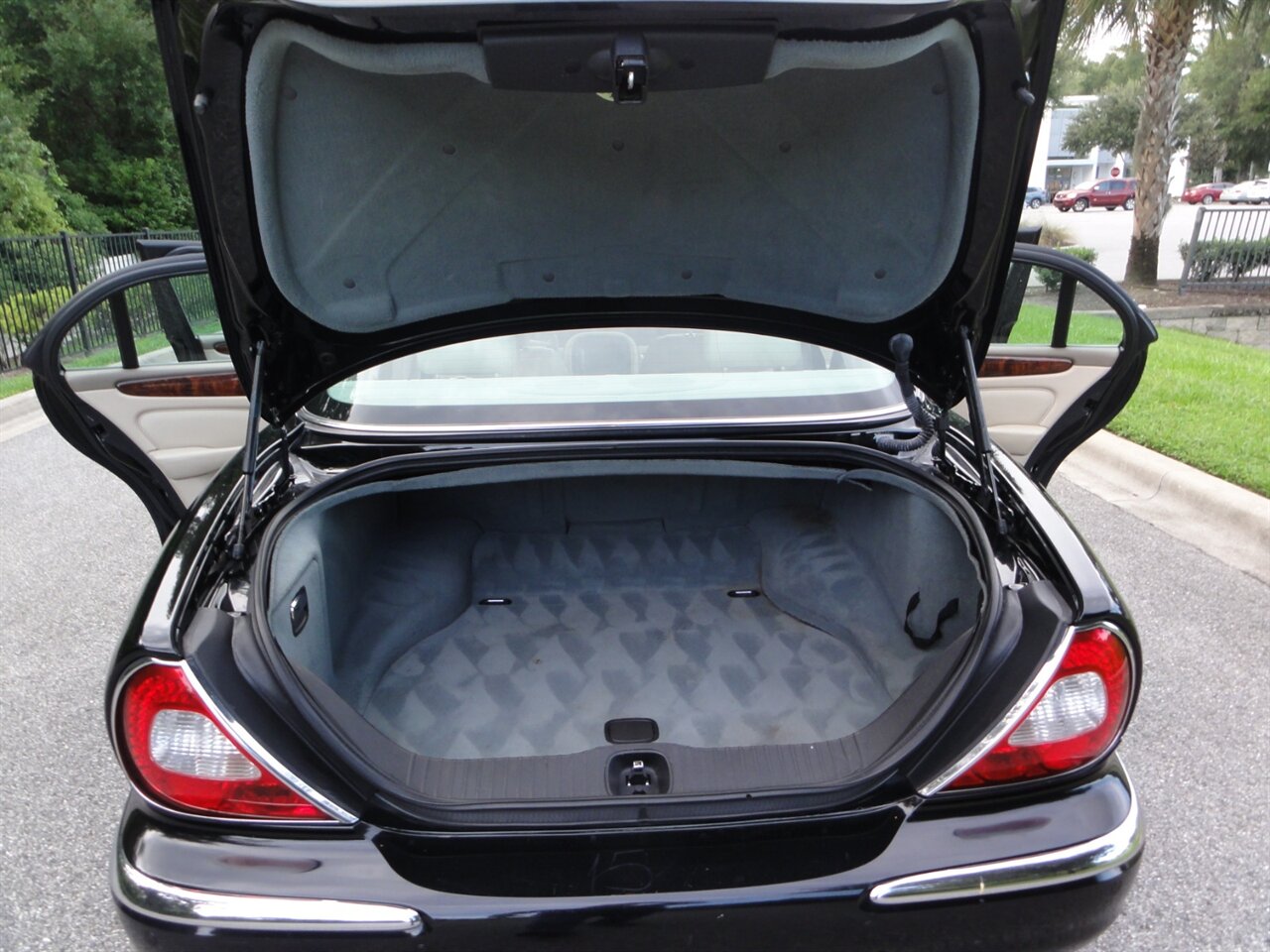2004 Jaguar XJR Ultra premium - Photo 37 - Deland, FL 32720