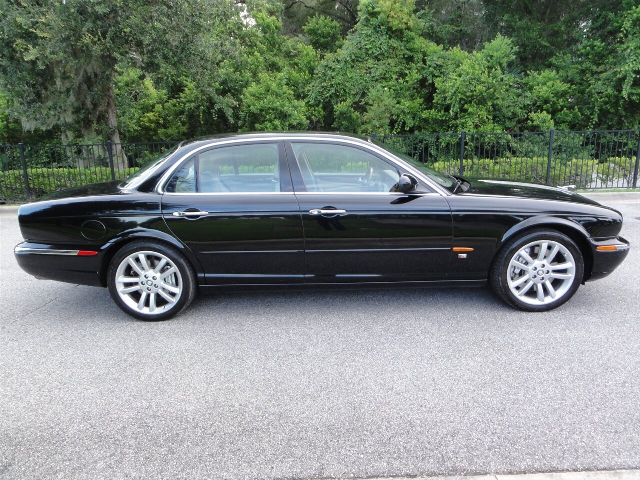 2004 Jaguar XJR Ultra premium - Photo 16 - Deland, FL 32720