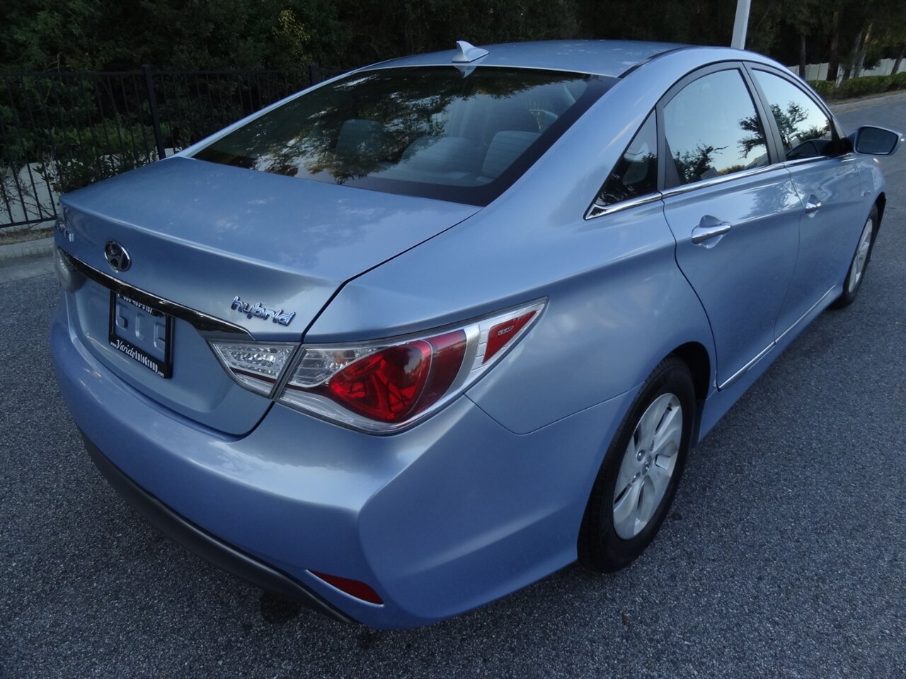 2013 Hyundai SONATA Hybrid   - Photo 3 - Deland, FL 32720