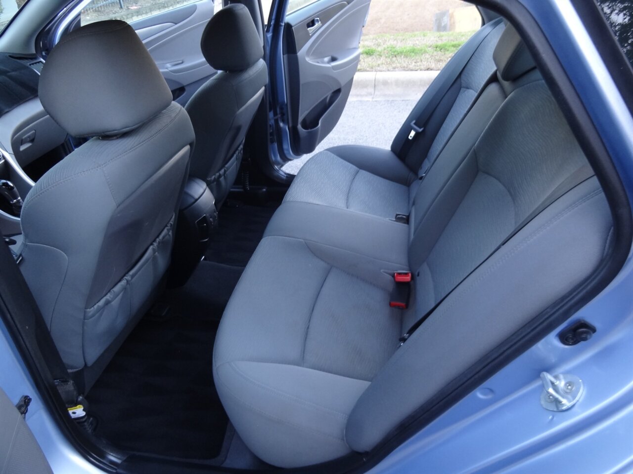 2013 Hyundai SONATA Hybrid   - Photo 33 - Deland, FL 32720