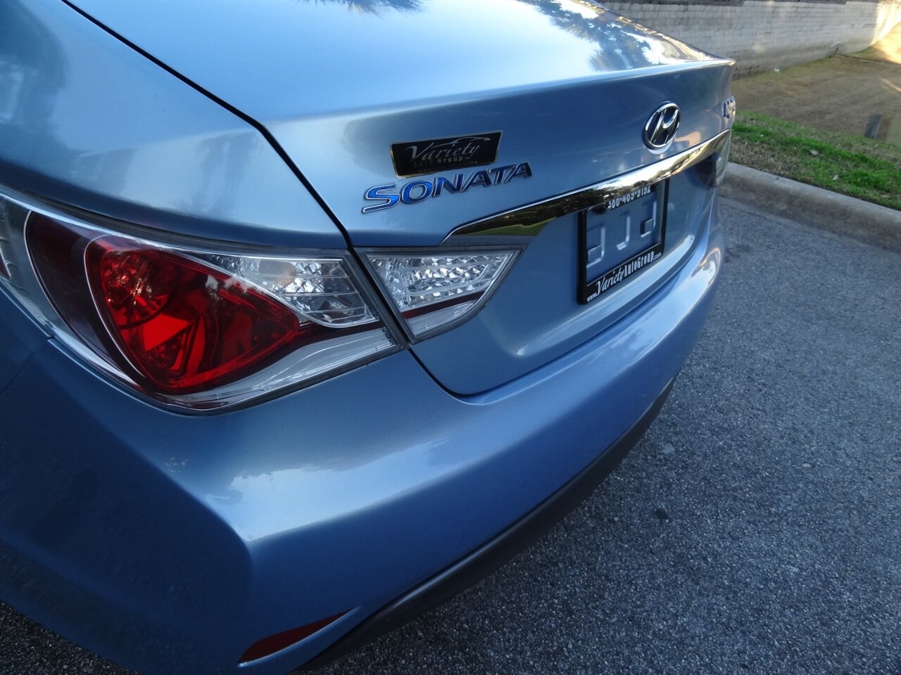 2013 Hyundai SONATA Hybrid   - Photo 19 - Deland, FL 32720