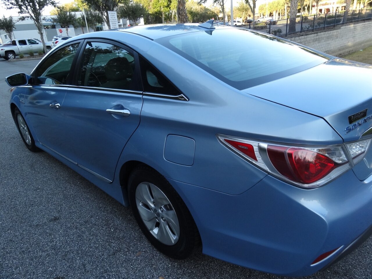 2013 Hyundai SONATA Hybrid   - Photo 10 - Deland, FL 32720