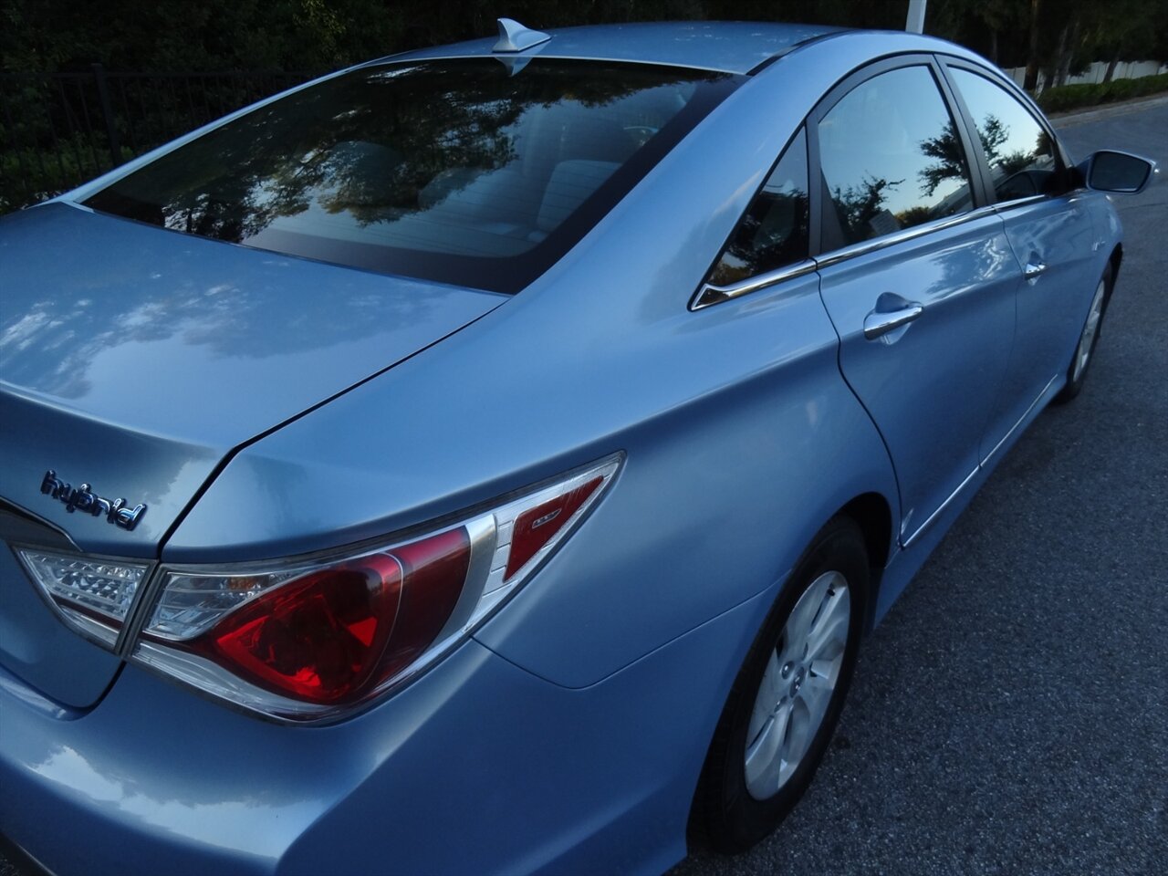 2013 Hyundai SONATA Hybrid   - Photo 11 - Deland, FL 32720