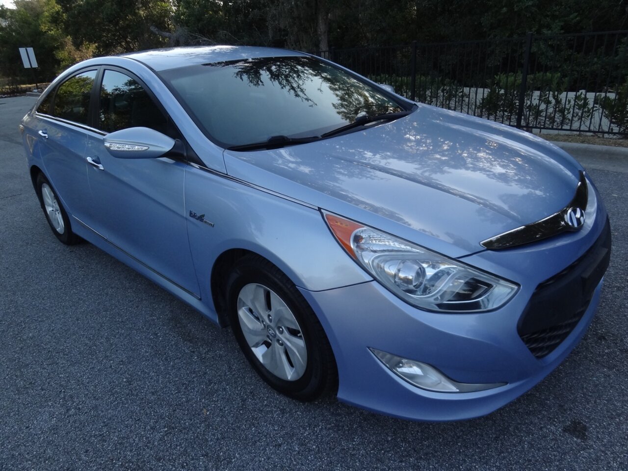 2013 Hyundai SONATA Hybrid   - Photo 1 - Deland, FL 32720
