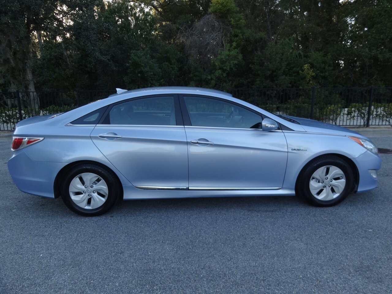 2013 Hyundai SONATA Hybrid   - Photo 13 - Deland, FL 32720