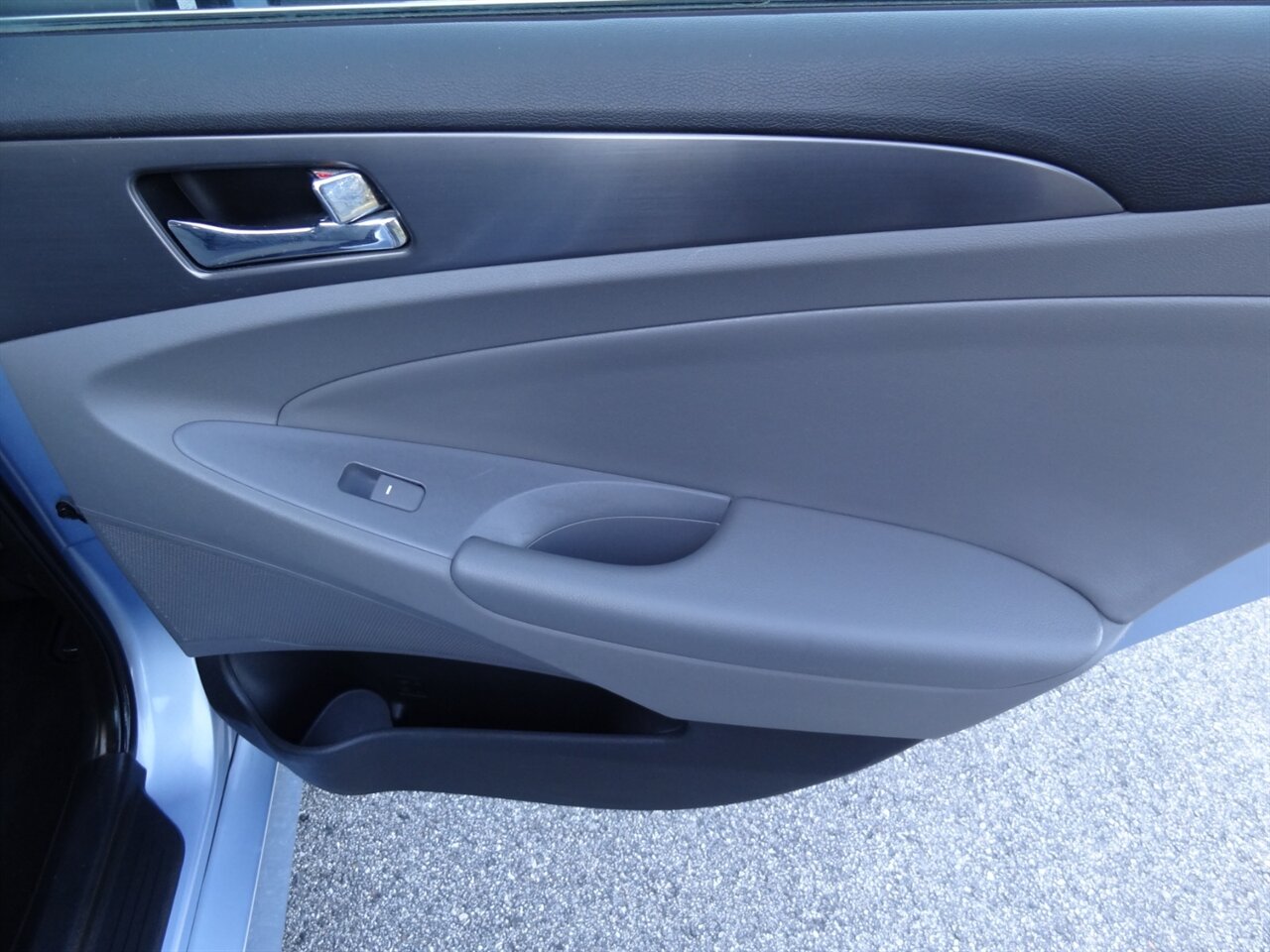 2013 Hyundai SONATA Hybrid   - Photo 38 - Deland, FL 32720