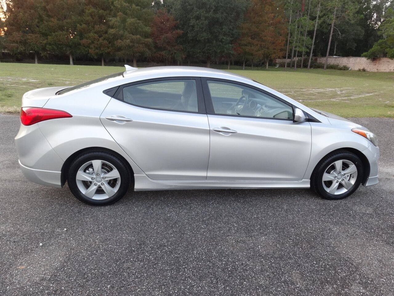 2013 Hyundai ELANTRA GLS  Sports package - Photo 15 - Deland, FL 32720