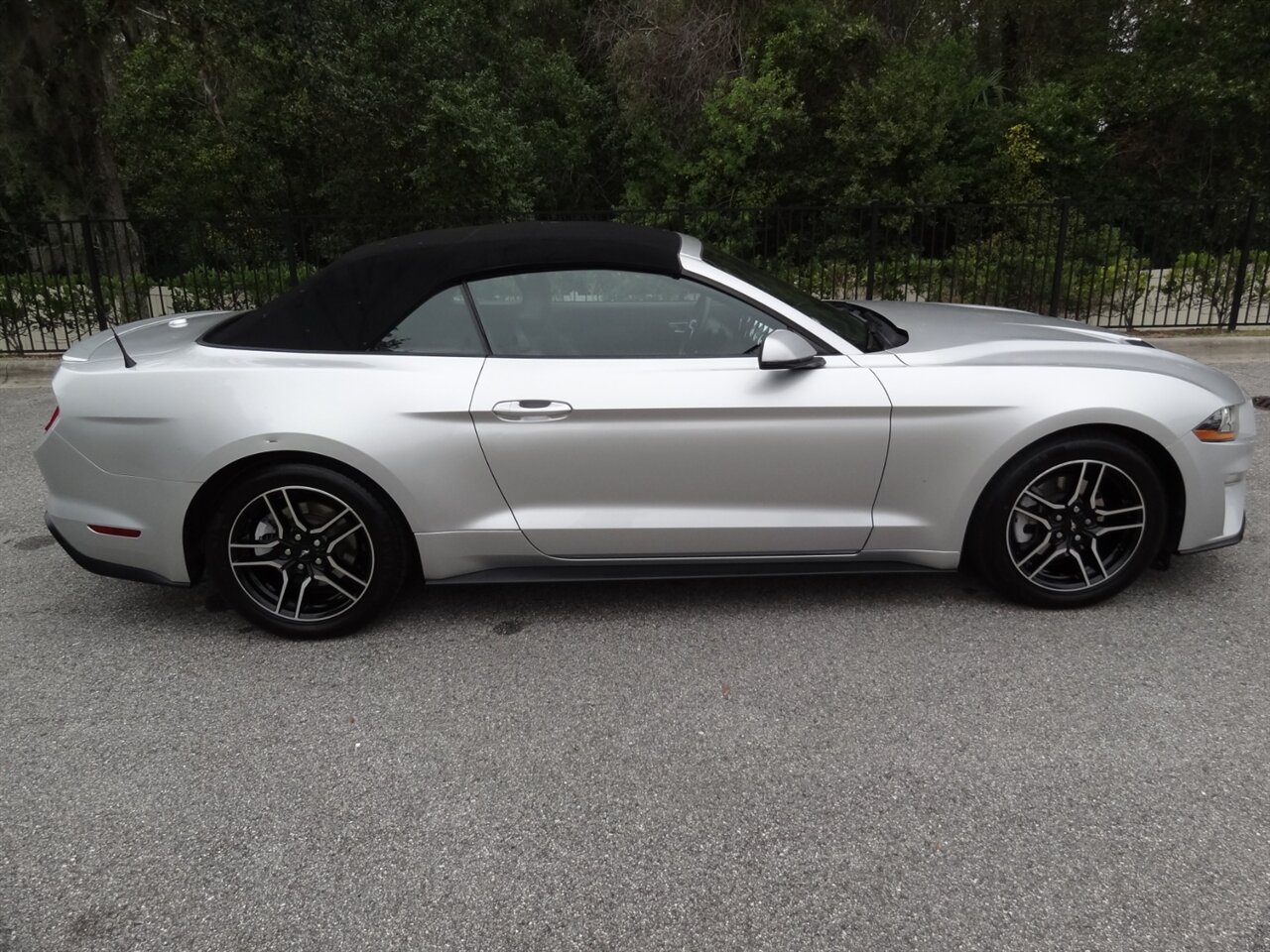 2019 Ford Mustang EcoBoost  Premium - Photo 19 - Deland, FL 32720