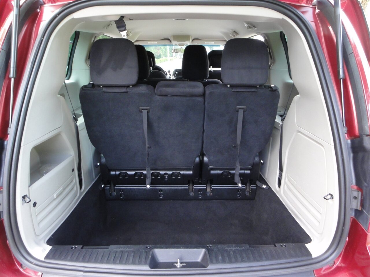 2014 Dodge Grand Caravan American Value Package - Photo 33 - Deland, FL 32720