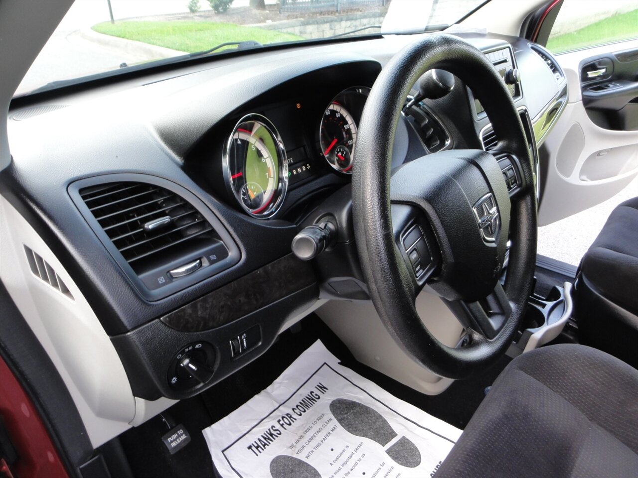 2014 Dodge Grand Caravan American Value Package - Photo 26 - Deland, FL 32720