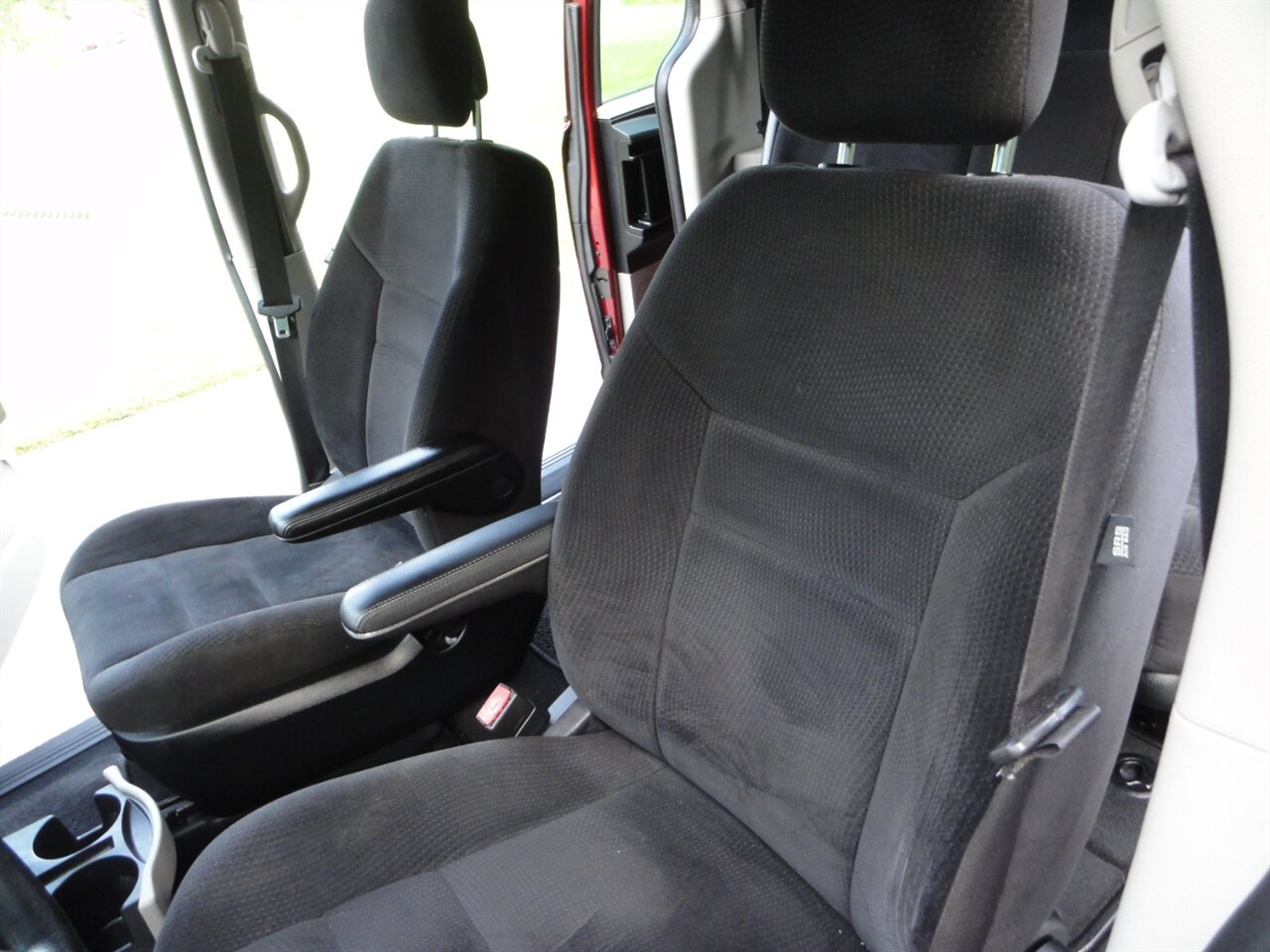 2014 Dodge Grand Caravan American Value Package - Photo 28 - Deland, FL 32720