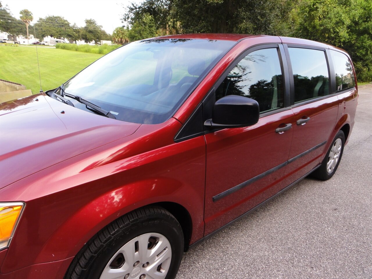 2014 Dodge Grand Caravan American Value Package - Photo 9 - Deland, FL 32720