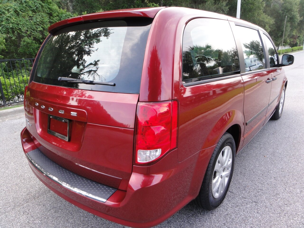 2014 Dodge Grand Caravan American Value Package - Photo 3 - Deland, FL 32720