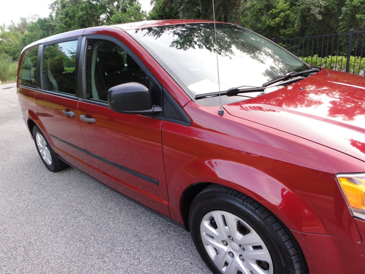2014 Dodge Grand Caravan American Value Package - Photo 8 - Deland, FL 32720