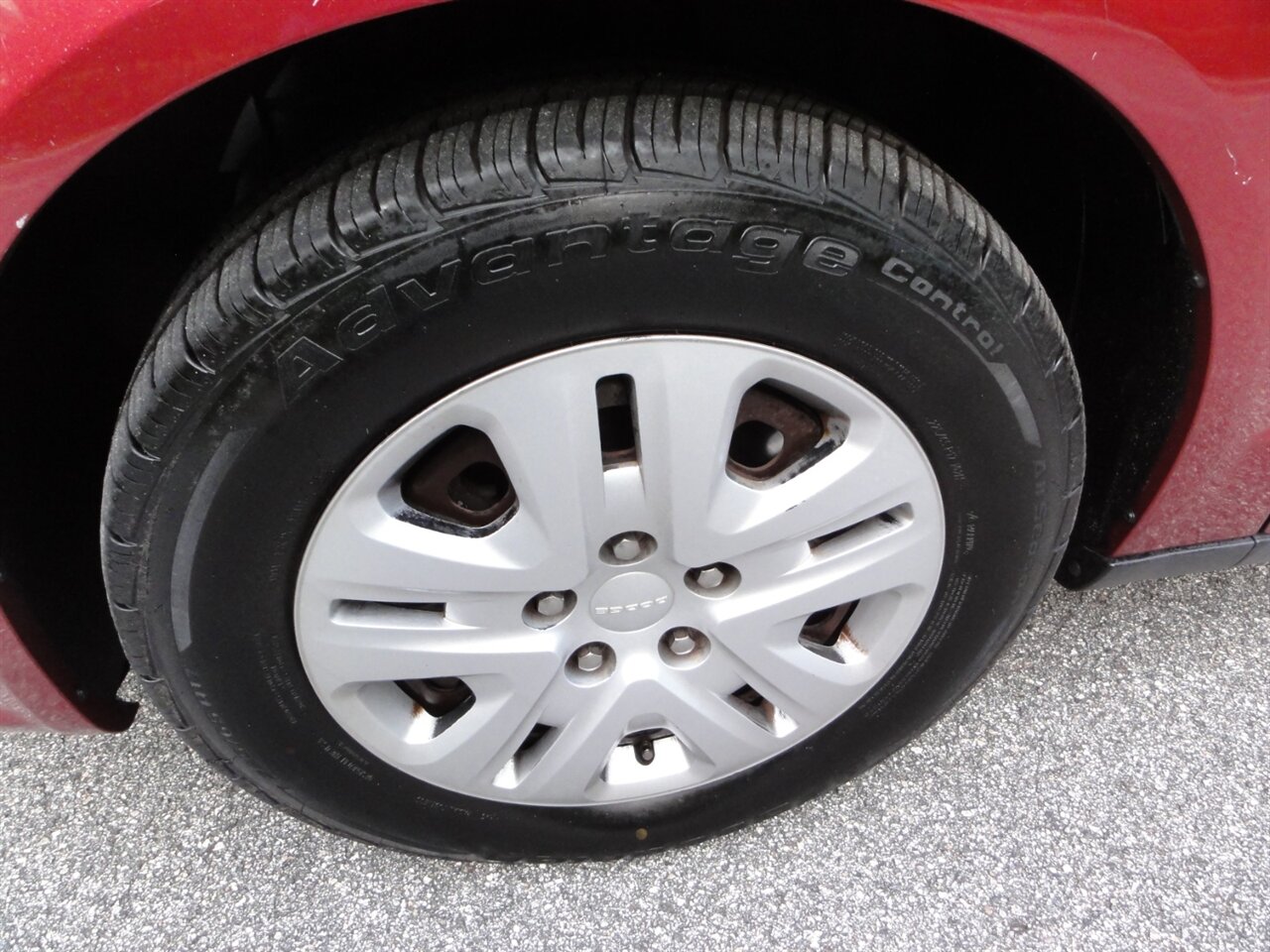 2014 Dodge Grand Caravan American Value Package - Photo 24 - Deland, FL 32720