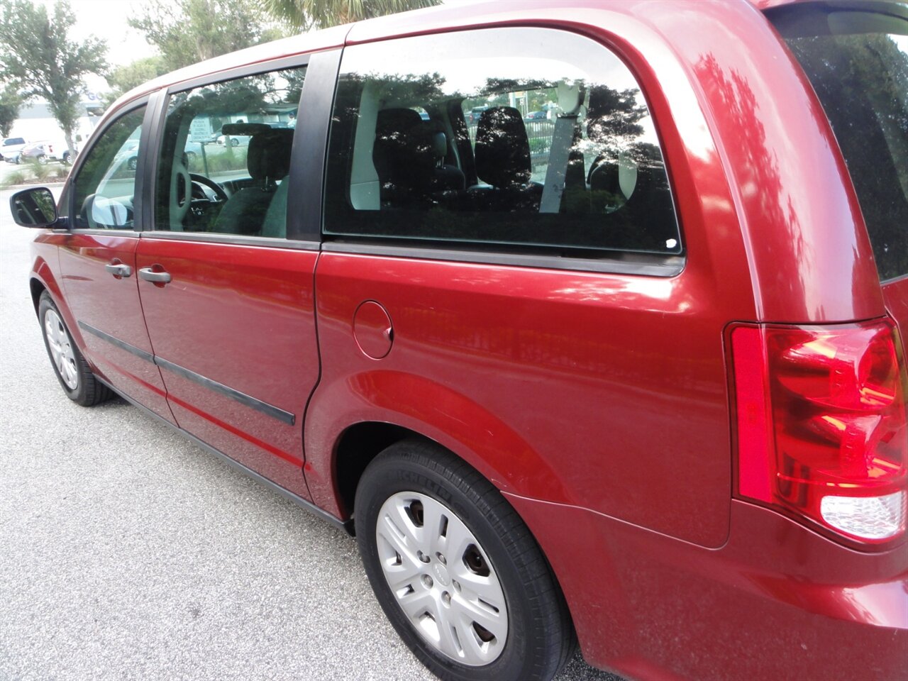 2014 Dodge Grand Caravan American Value Package - Photo 12 - Deland, FL 32720
