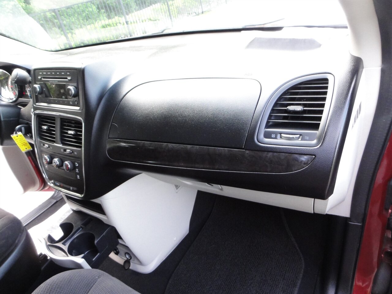 2014 Dodge Grand Caravan American Value Package - Photo 39 - Deland, FL 32720