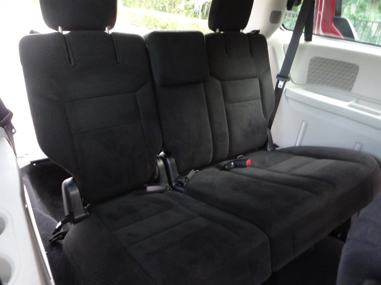 2014 Dodge Grand Caravan American Value Package - Photo 35 - Deland, FL 32720