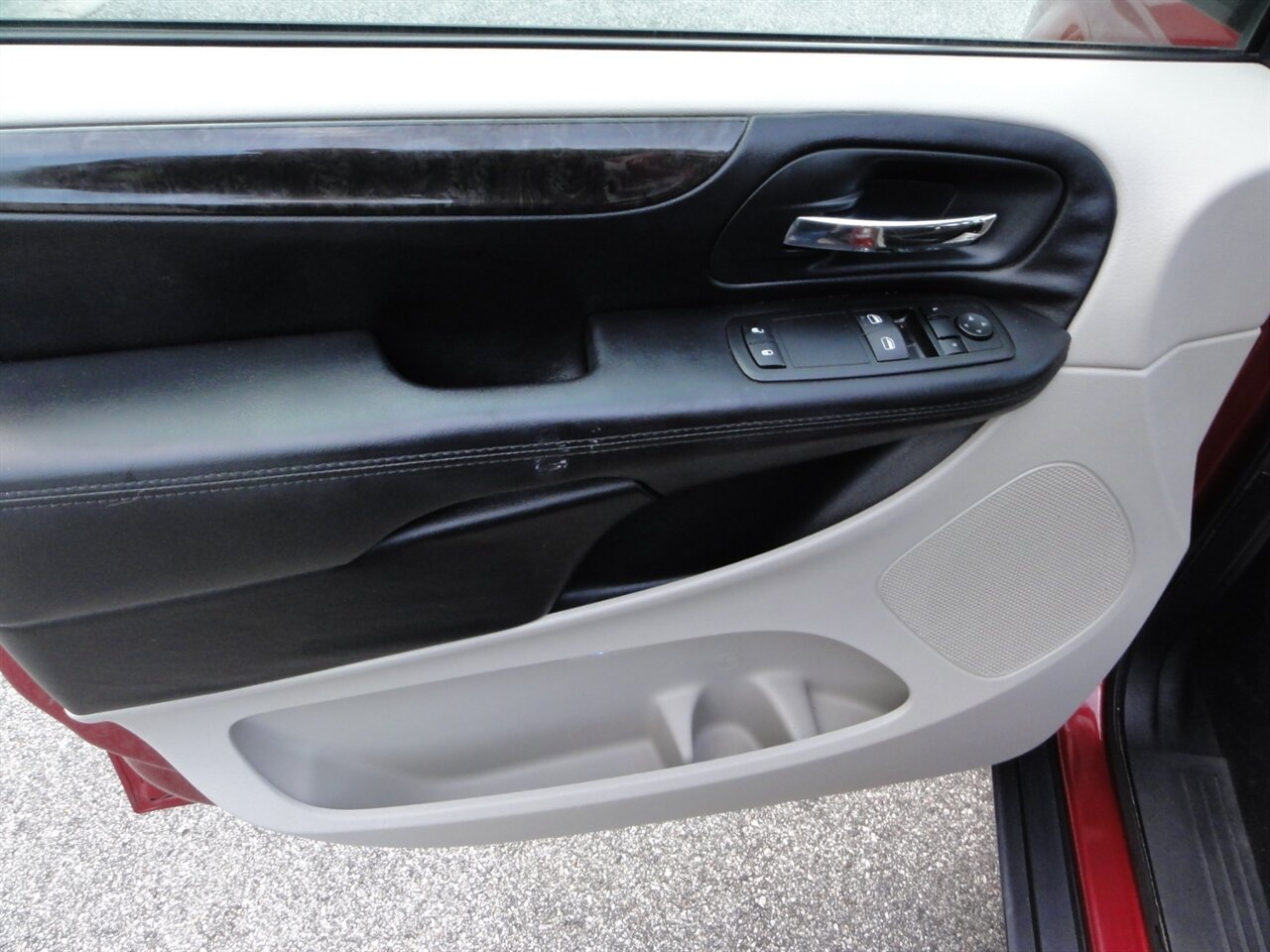 2014 Dodge Grand Caravan American Value Package - Photo 25 - Deland, FL 32720