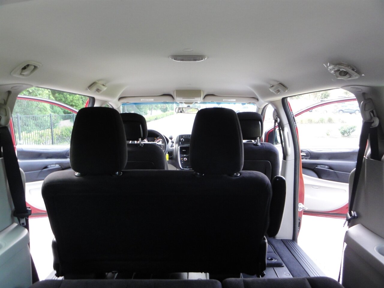 2014 Dodge Grand Caravan American Value Package - Photo 34 - Deland, FL 32720
