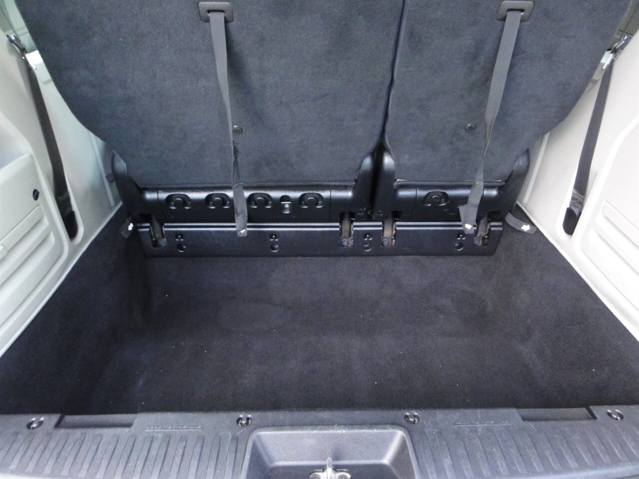 2014 Dodge Grand Caravan American Value Package - Photo 32 - Deland, FL 32720