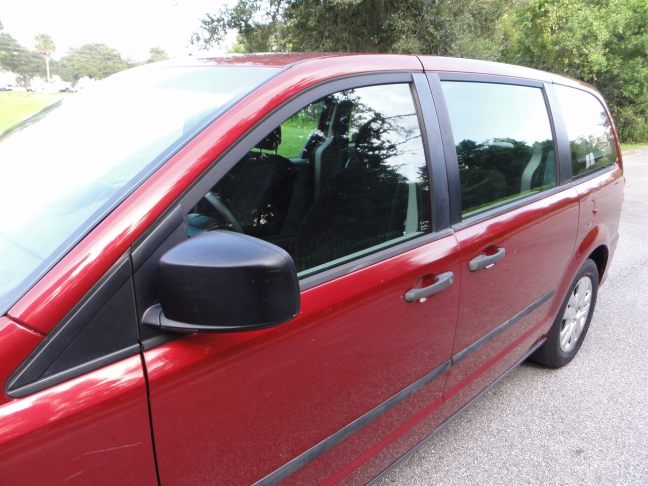 2014 Dodge Grand Caravan American Value Package - Photo 11 - Deland, FL 32720