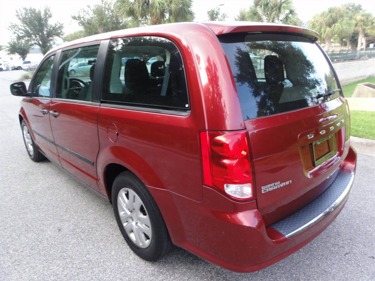 2014 Dodge Grand Caravan American Value Package - Photo 4 - Deland, FL 32720