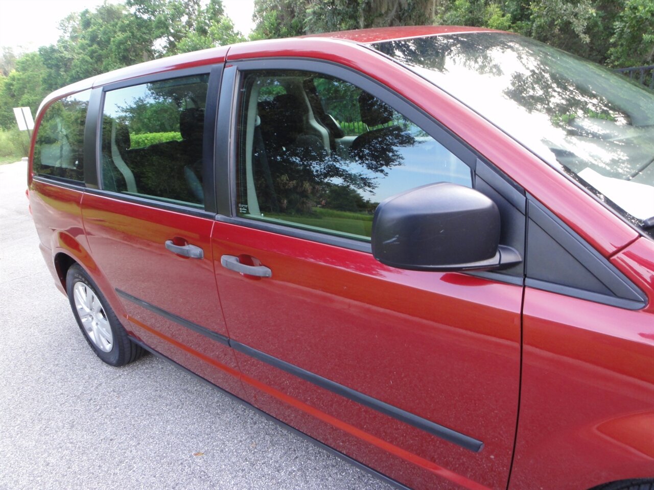 2014 Dodge Grand Caravan American Value Package - Photo 10 - Deland, FL 32720