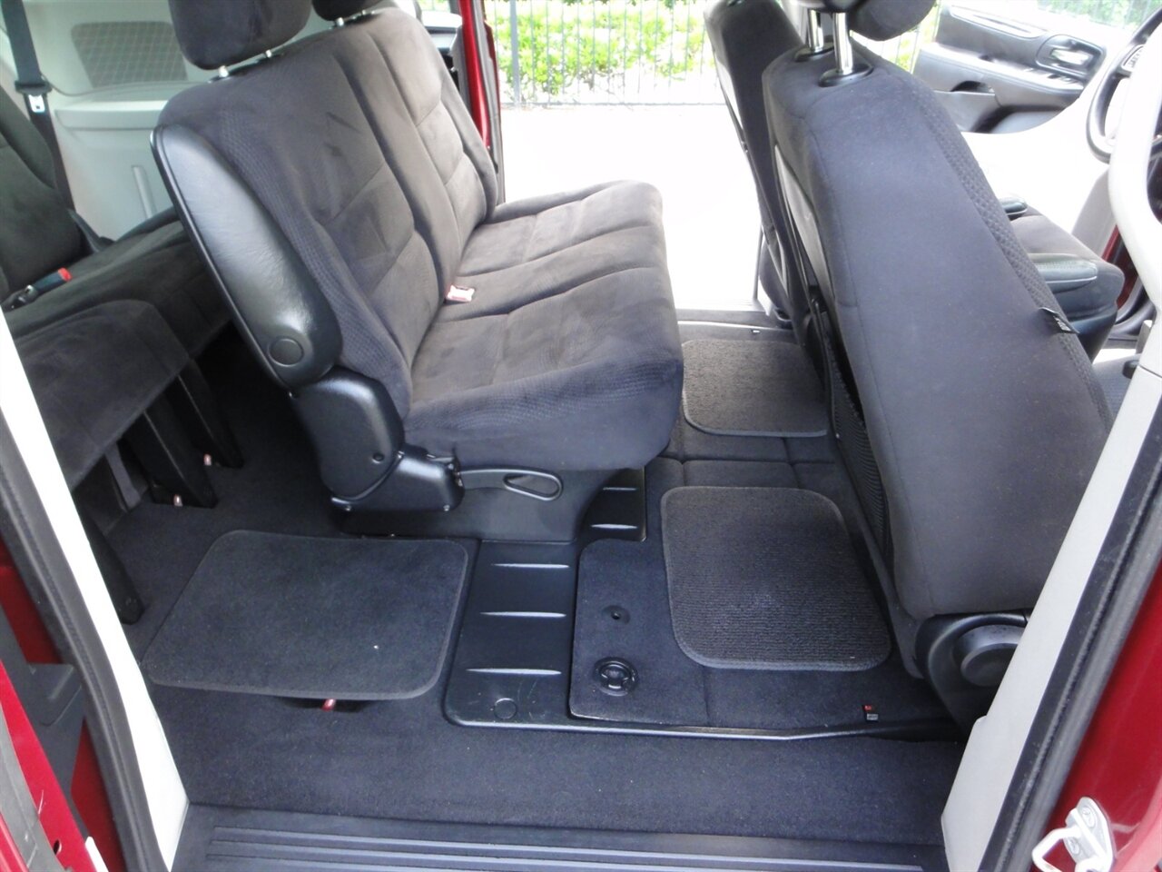 2014 Dodge Grand Caravan American Value Package - Photo 36 - Deland, FL 32720