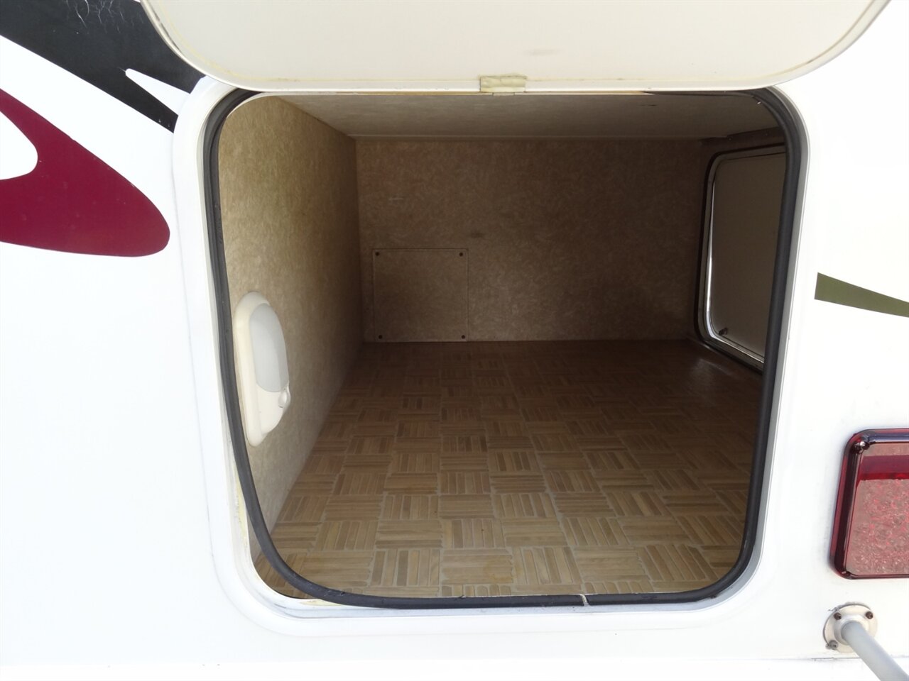 2008 Coachmen Freedom Elite M23 Premium B+/C - Photo 20 - Deland, FL 32720