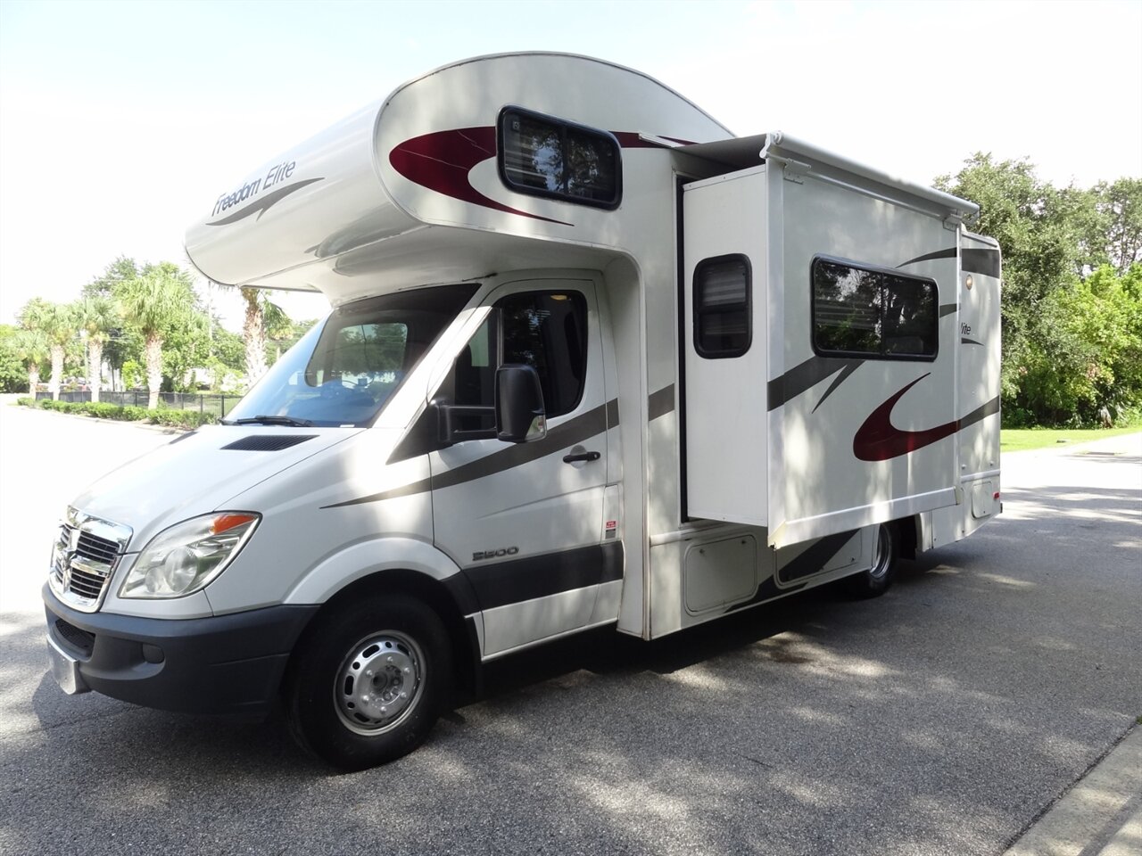 2008 Coachmen Freedom Elite M23 Premium B+/C - Photo 3 - Deland, FL 32720