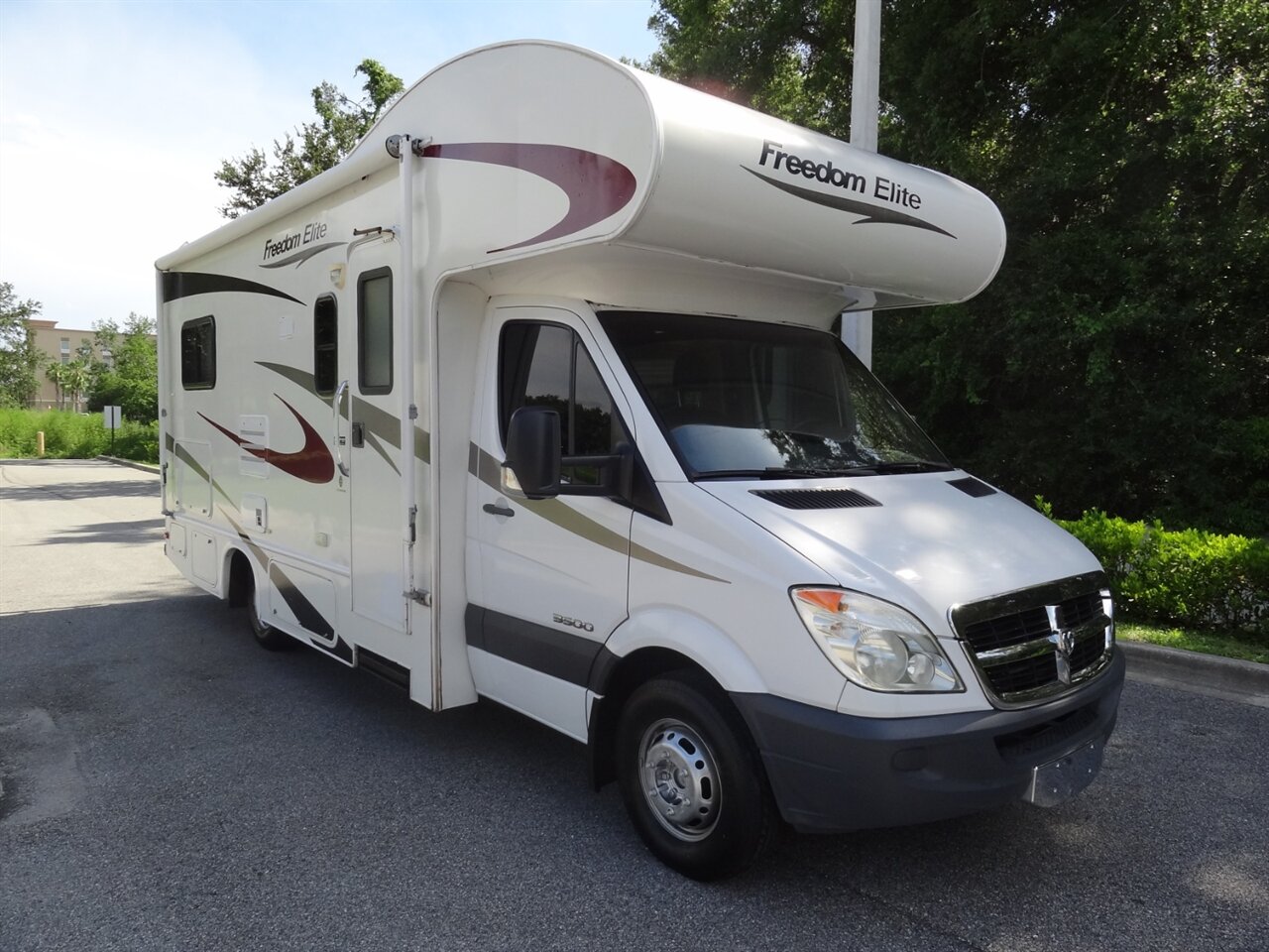2008 Coachmen Freedom Elite M23 Premium B+/C - Photo 1 - Deland, FL 32720