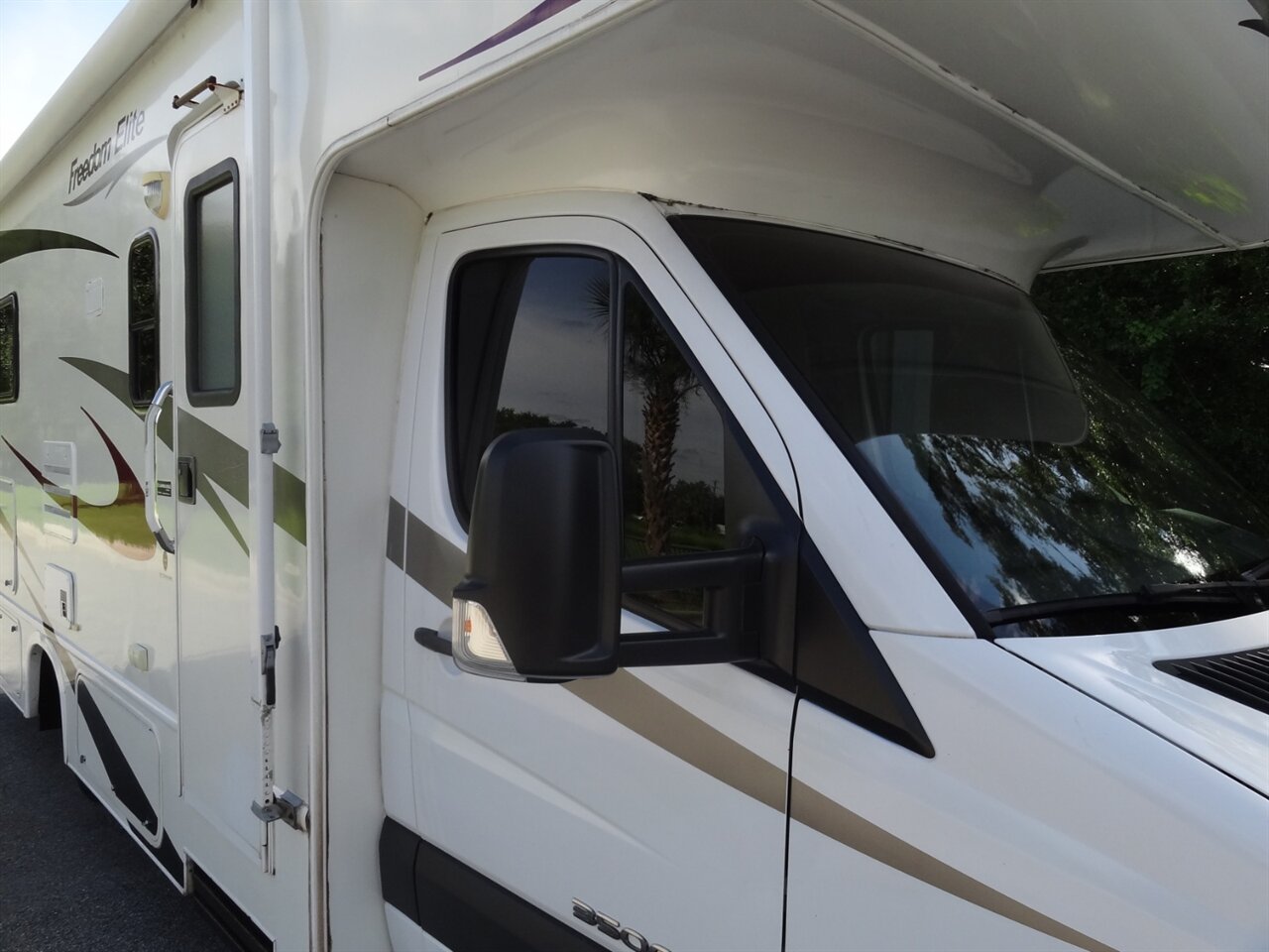 2008 Coachmen Freedom Elite M23 Premium B+/C - Photo 16 - Deland, FL 32720