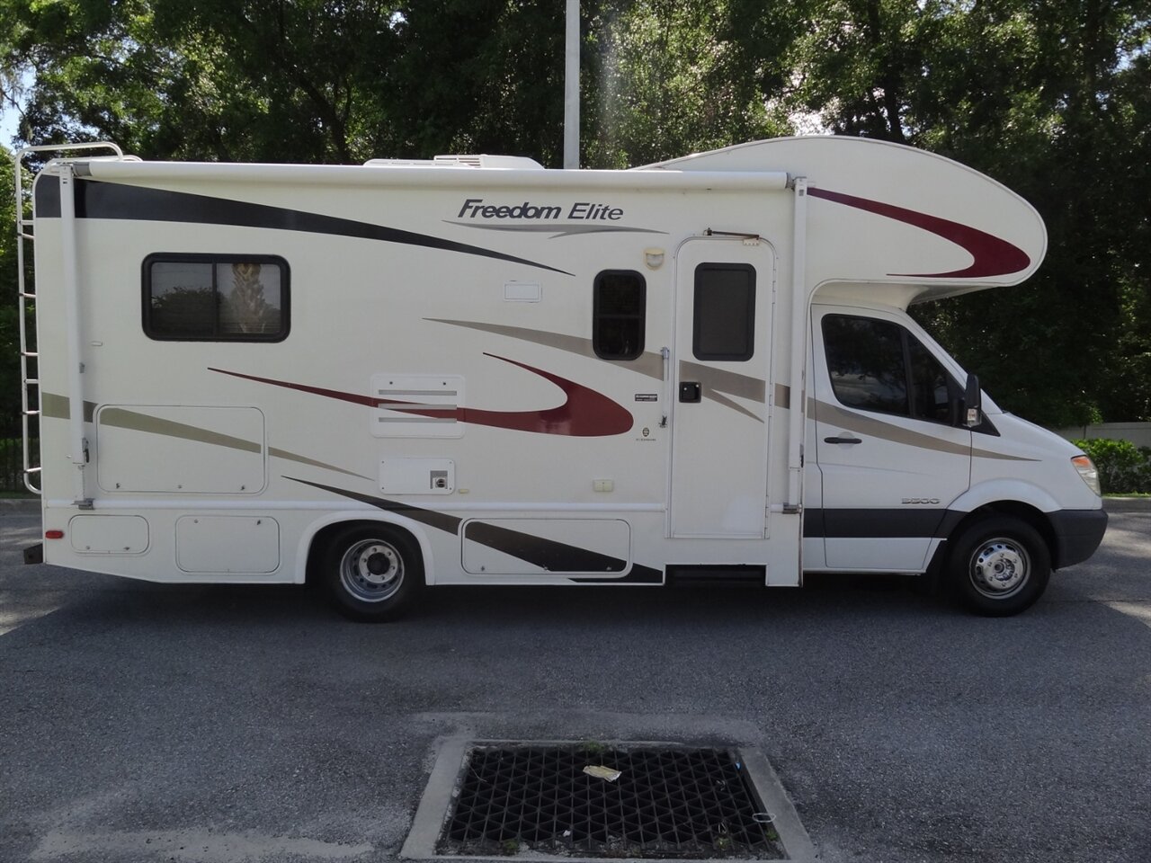 2008 Coachmen Freedom Elite M23 Premium B+/C - Photo 9 - Deland, FL 32720